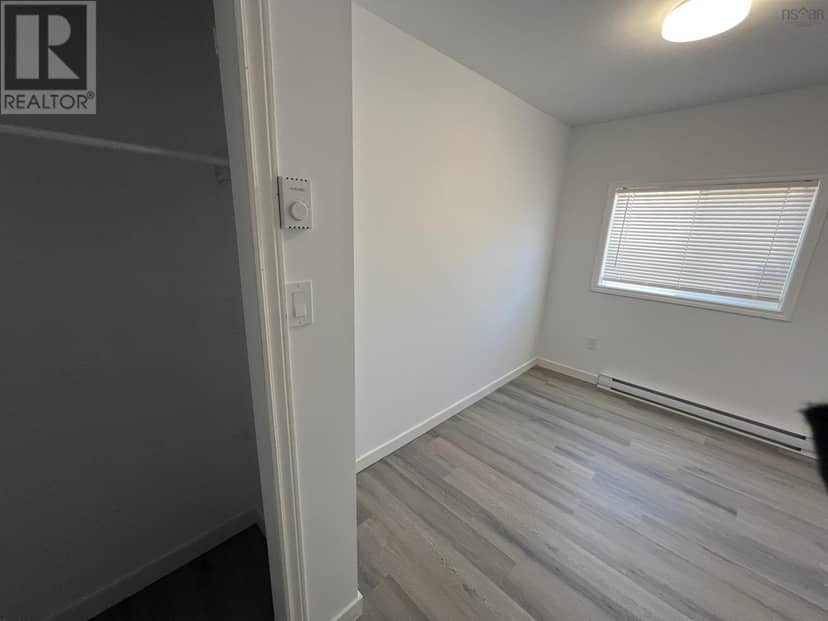 33 A/B Inverness Street — photo 8 of 22