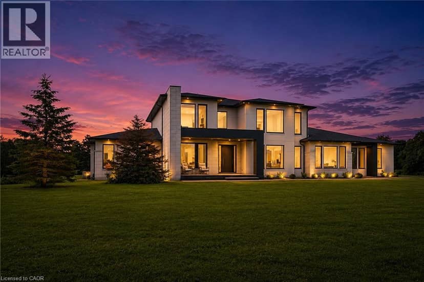 7944 YOUNG Street, West Lincoln