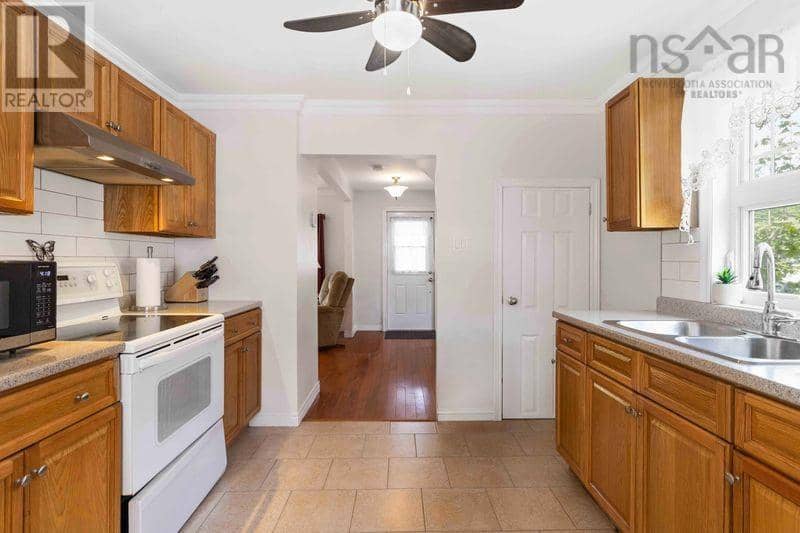 57 St Phillips Street — photo 4 of 14