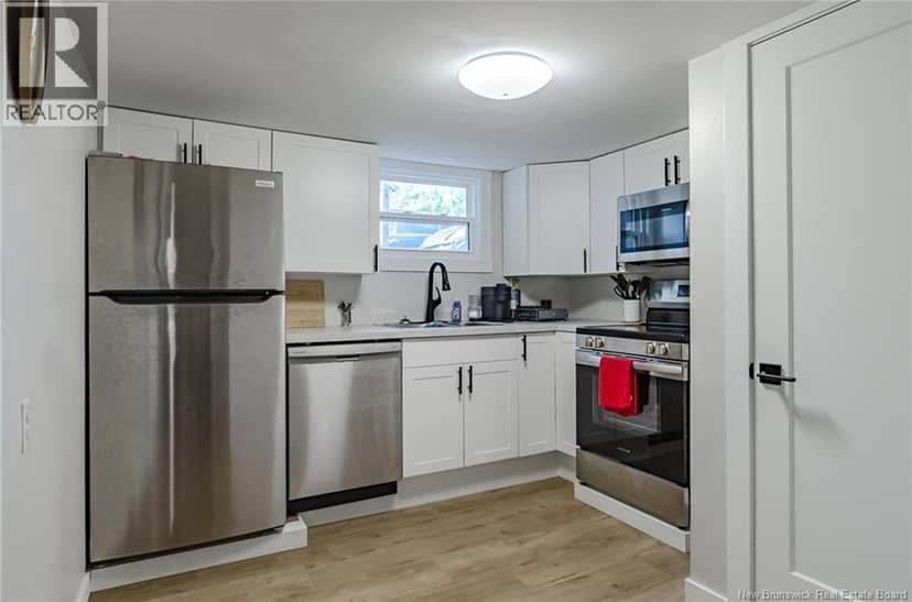 6 Parkdale Avenue — photo 18 of 20
