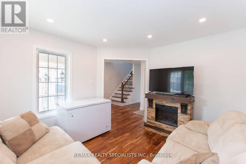 929 Philbrook Drive — photo 4 of 40
