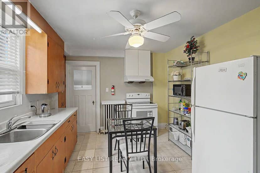 77 Avondale Avenue — photo 5 of 17