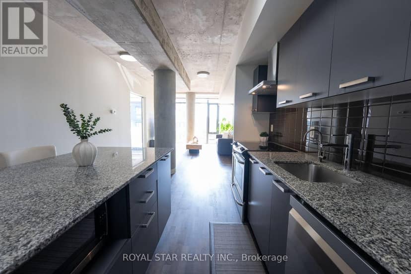 623 - 95 Bathurst Street — photo 1 of 40