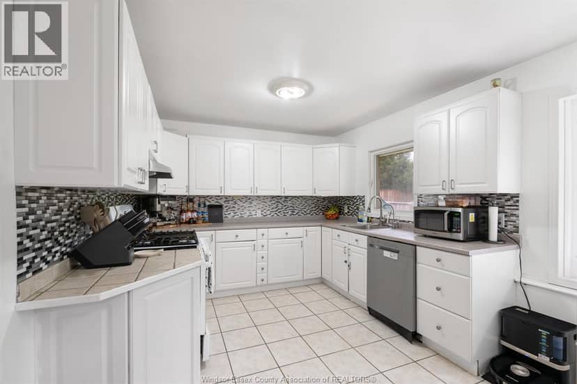 2725 Buckingham Drive — photo 17 of 40