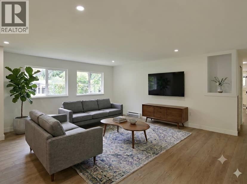 5787 EBBTIDE STREET, Sechelt