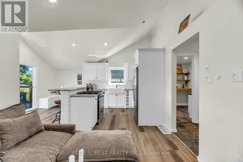 213 William Street — photo 12 of 36