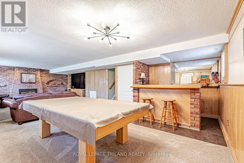 189 Huntington Crescent — photo 23 of 40