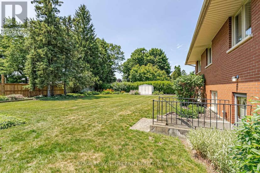 189 Huntington Crescent — photo 37 of 40