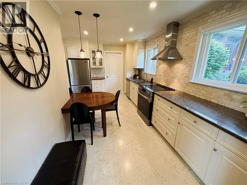 238 LAURIER Avenue, Milton, photo 2