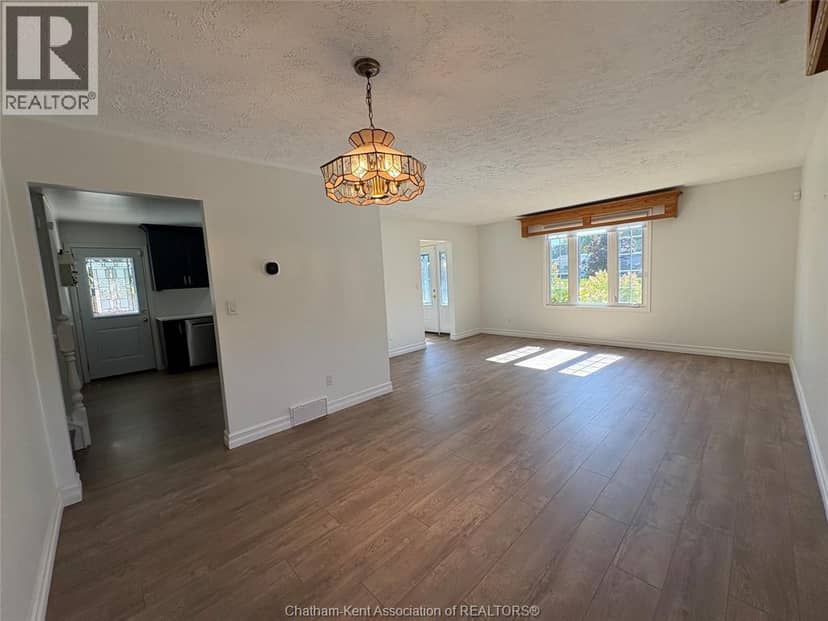 461 McNaughton AVENUE West — photo 13 of 40