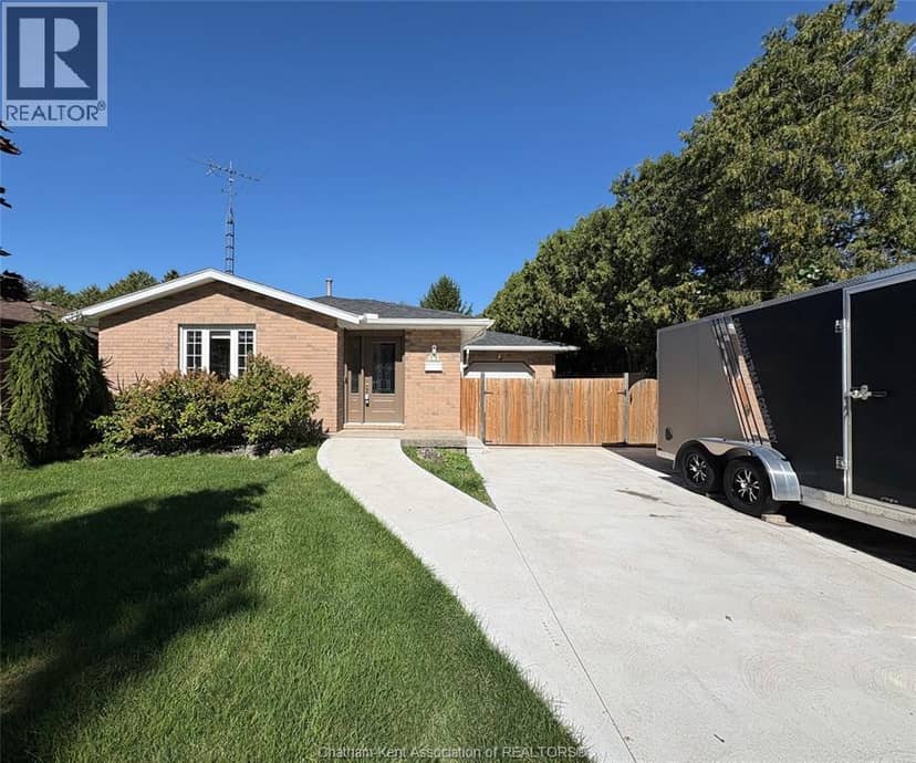 461 McNaughton AVENUE West — photo 3 of 40