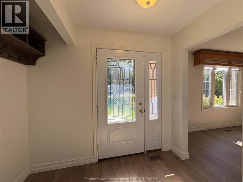 461 McNaughton AVENUE West — photo 7 of 40