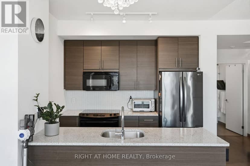 1012 - 70 Forest Manor Road — photo 6 of 37