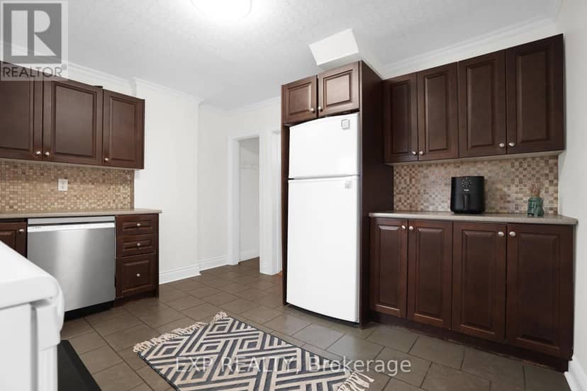 530 Victoria Park Avenue — photo 12 of 17