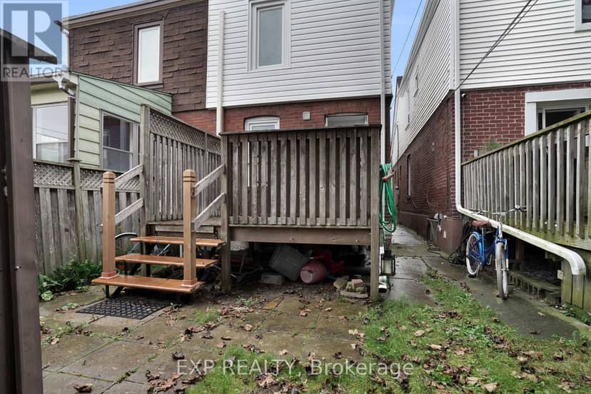530 Victoria Park Avenue — photo 4 of 17
