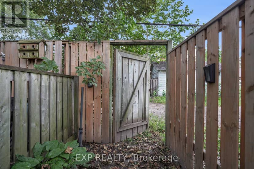 530 Victoria Park Avenue — photo 5 of 17