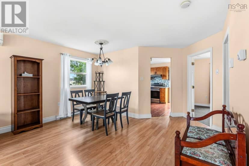 453 Young Street — photo 18 of 32