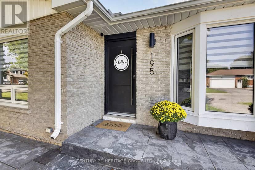 195 Mackenzie Street — photo 4 of 33