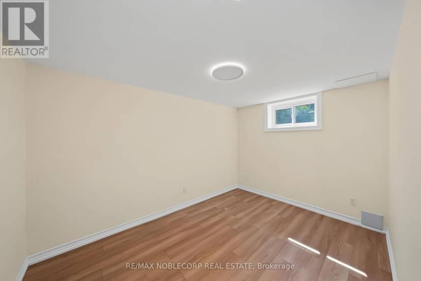 166 Collings Avenue — photo 28 of 30