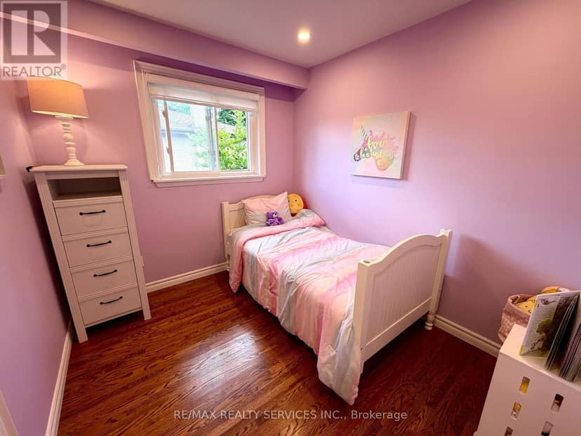 238 Laurier Avenue — photo 14 of 32