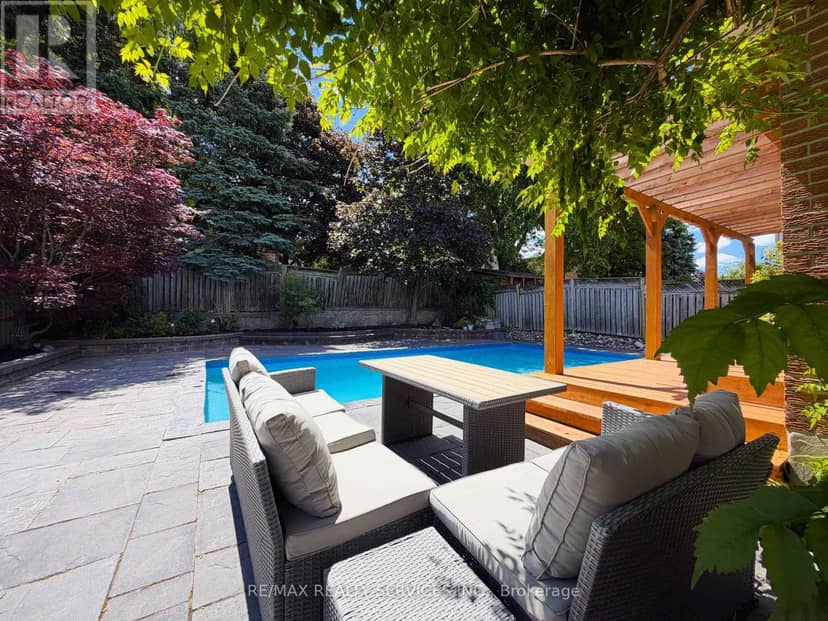 238 Laurier Avenue — photo 28 of 32