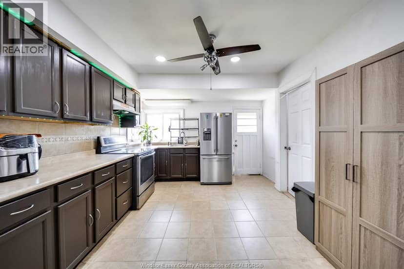 1170 Pierre Avenue — photo 15 of 32