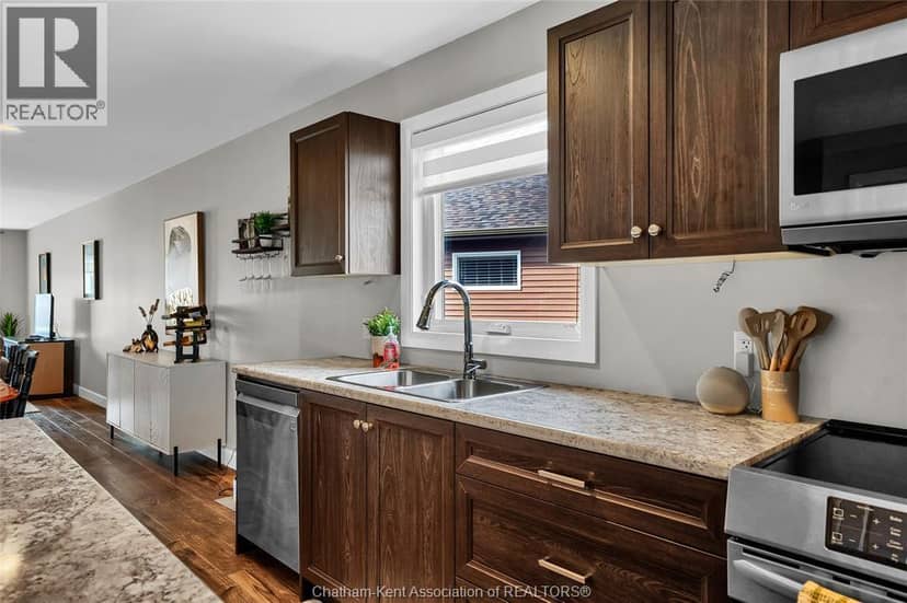 62 Moonstone Crescent — photo 15 of 40