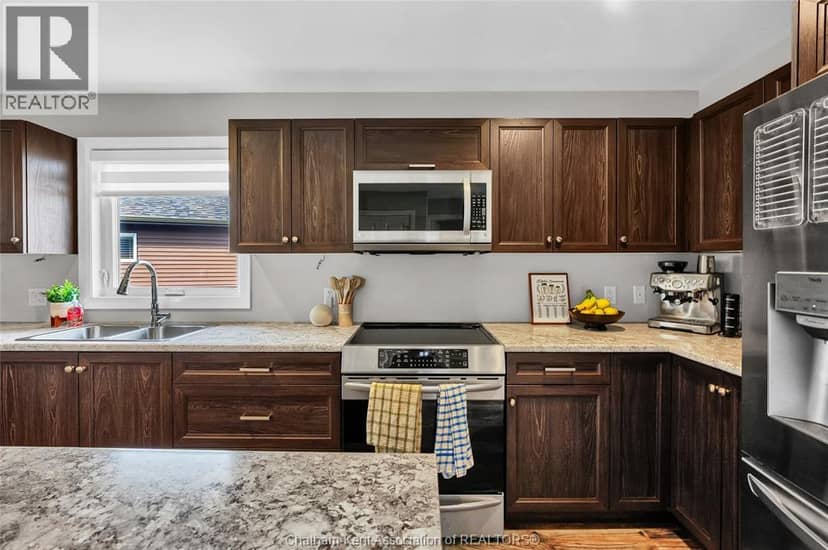 62 Moonstone Crescent — photo 16 of 40