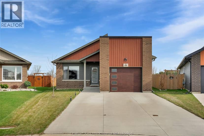 62 Moonstone Crescent — photo 2 of 40