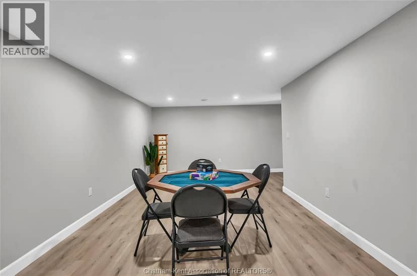 62 Moonstone Crescent — photo 34 of 40