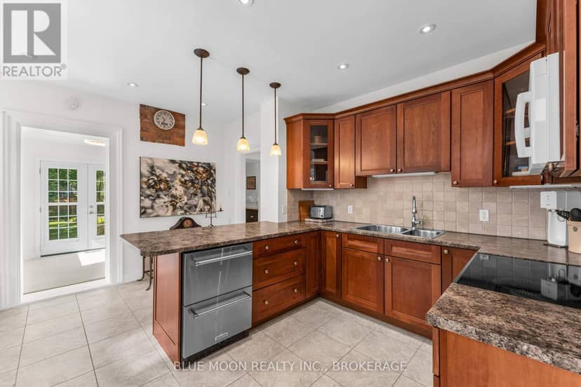 122 Richard Street — photo 13 of 35