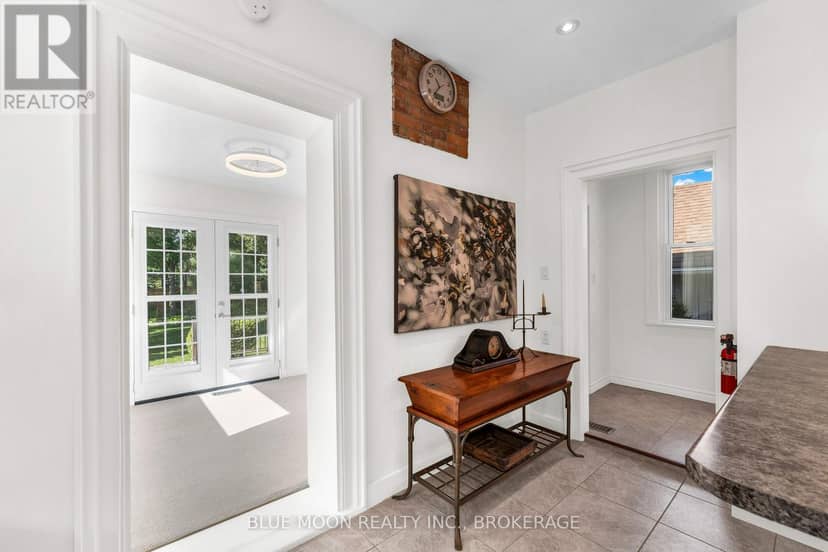 122 Richard Street — photo 15 of 35