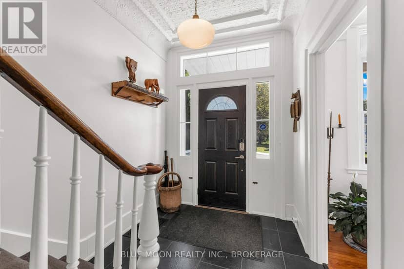 122 Richard Street — photo 7 of 35