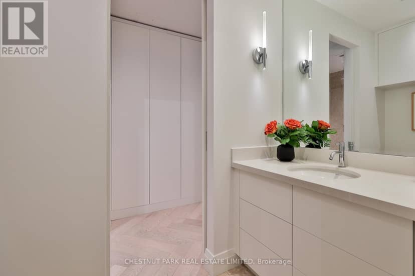 201 - 25 Scrivener Square — photo 16 of 28
