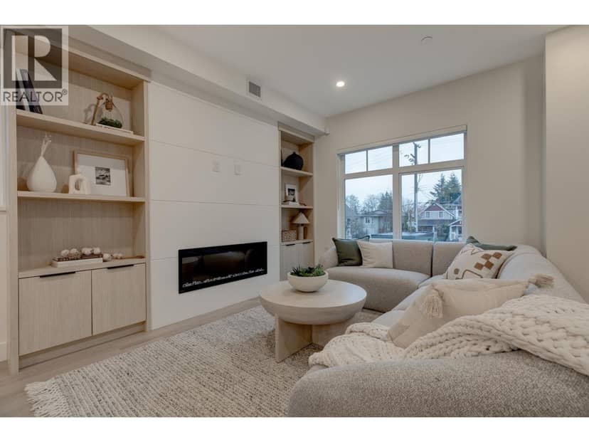 8 339 KEARY STREET, New Westminster