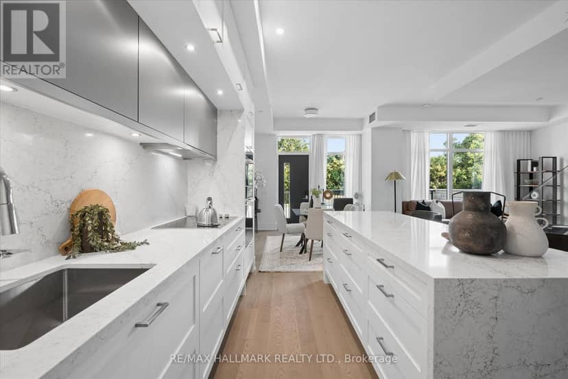 TH  122 - 259 The Kingsway — photo 19 of 40