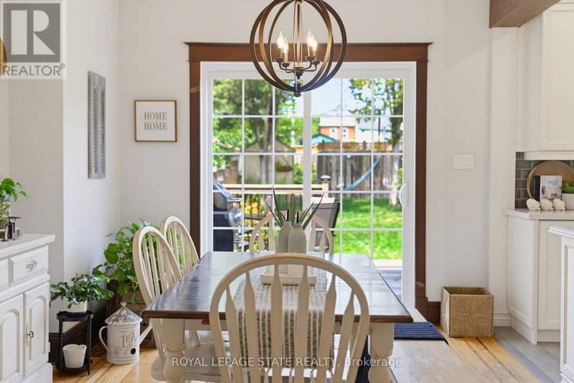 394 Charlton Avenue W — photo 14 of 40