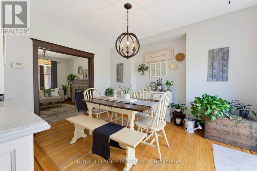 394 Charlton Avenue W — photo 16 of 40