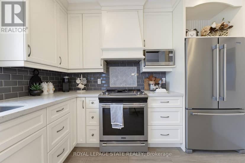 394 Charlton Avenue W — photo 18 of 40