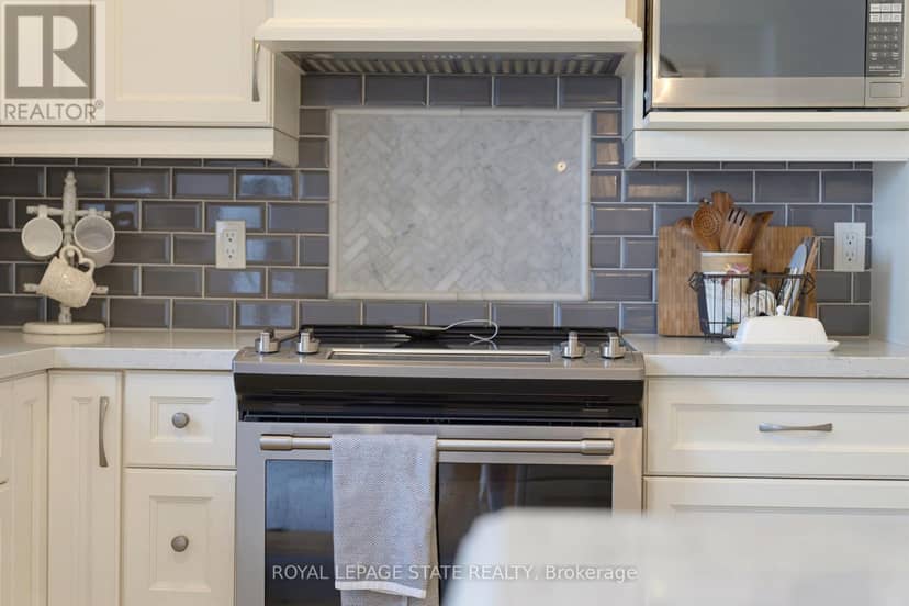 394 Charlton Avenue W — photo 19 of 40