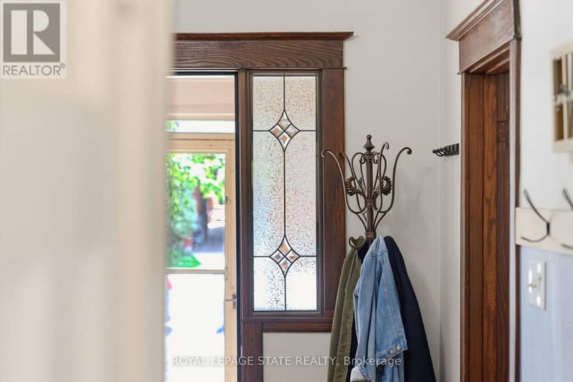 394 Charlton Avenue W — photo 7 of 40