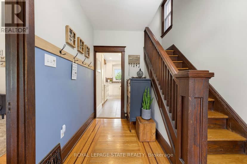 394 Charlton Avenue W — photo 8 of 40