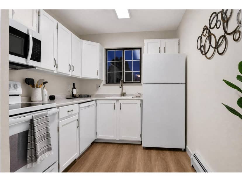2114 13819 100 AVENUE, Surrey, photo 5