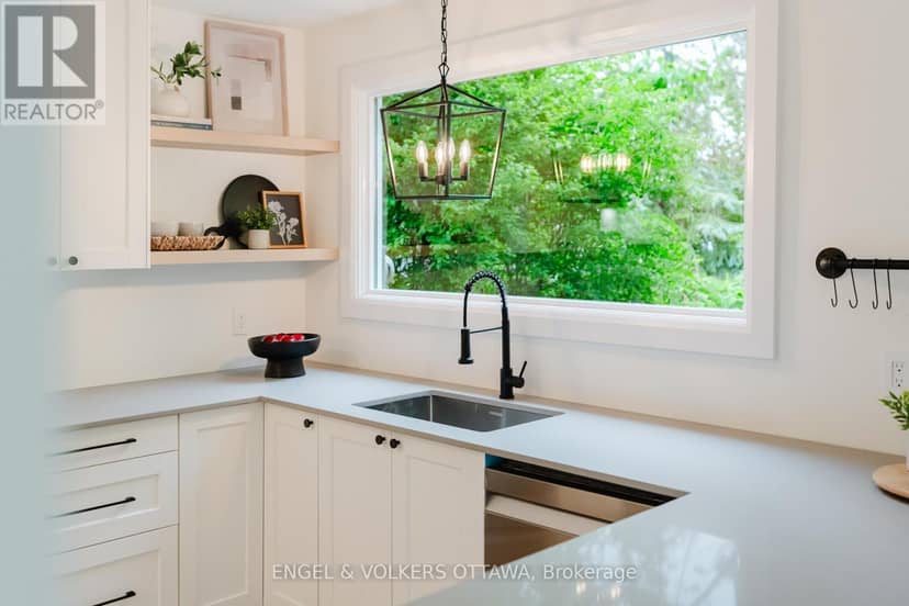 825 De Salaberry Street — photo 17 of 40