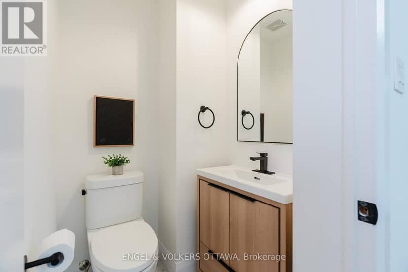825 De Salaberry Street — photo 23 of 40