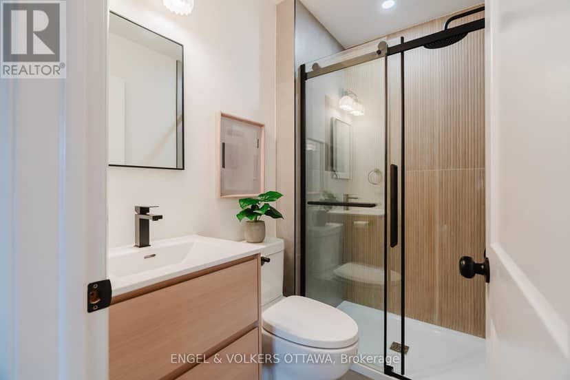 825 De Salaberry Street — photo 33 of 40