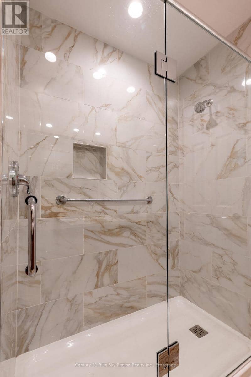 9 - 624 Lakeshore Drive — photo 12 of 33