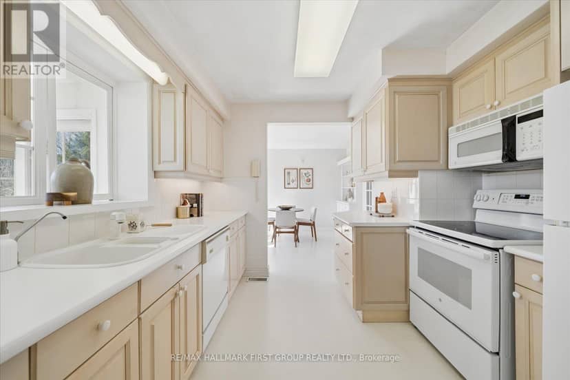 525 Myrtle Road W — photo 15 of 40