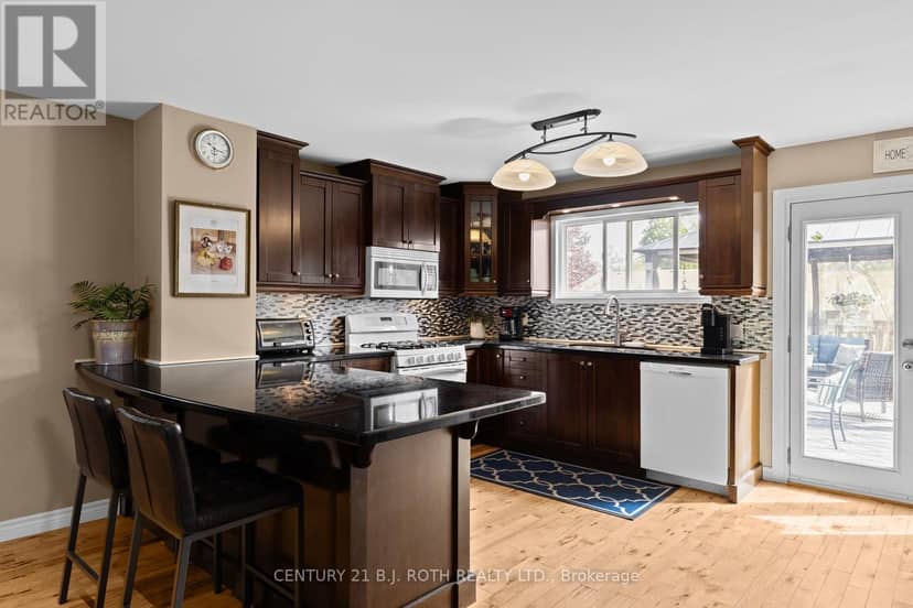 10 Andrea Crescent — photo 12 of 36