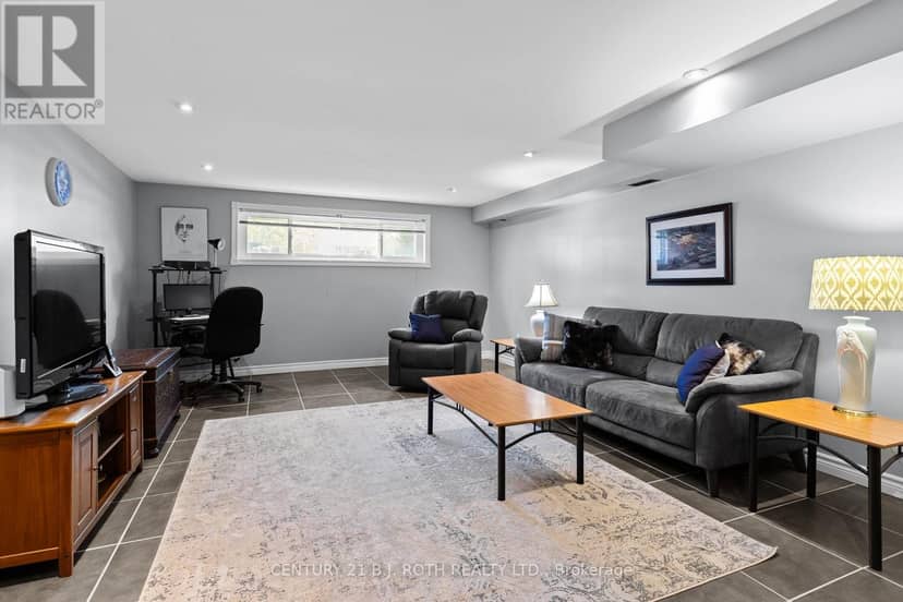 10 Andrea Crescent — photo 21 of 36